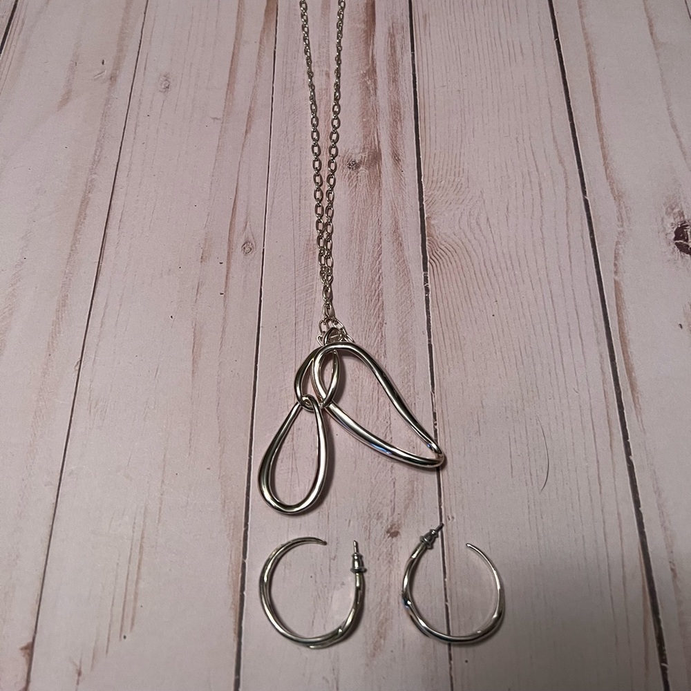 Pretty Silver Necklace and Earrings- NWOT